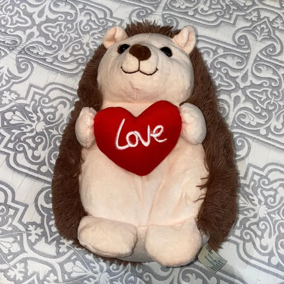Hedgehog stuffed toy with heart - Picture 1 of 3